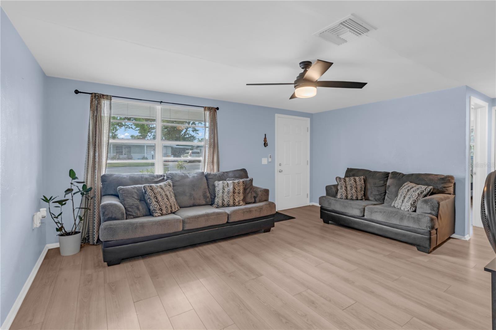 1400 JENNINGS DR — photo 9