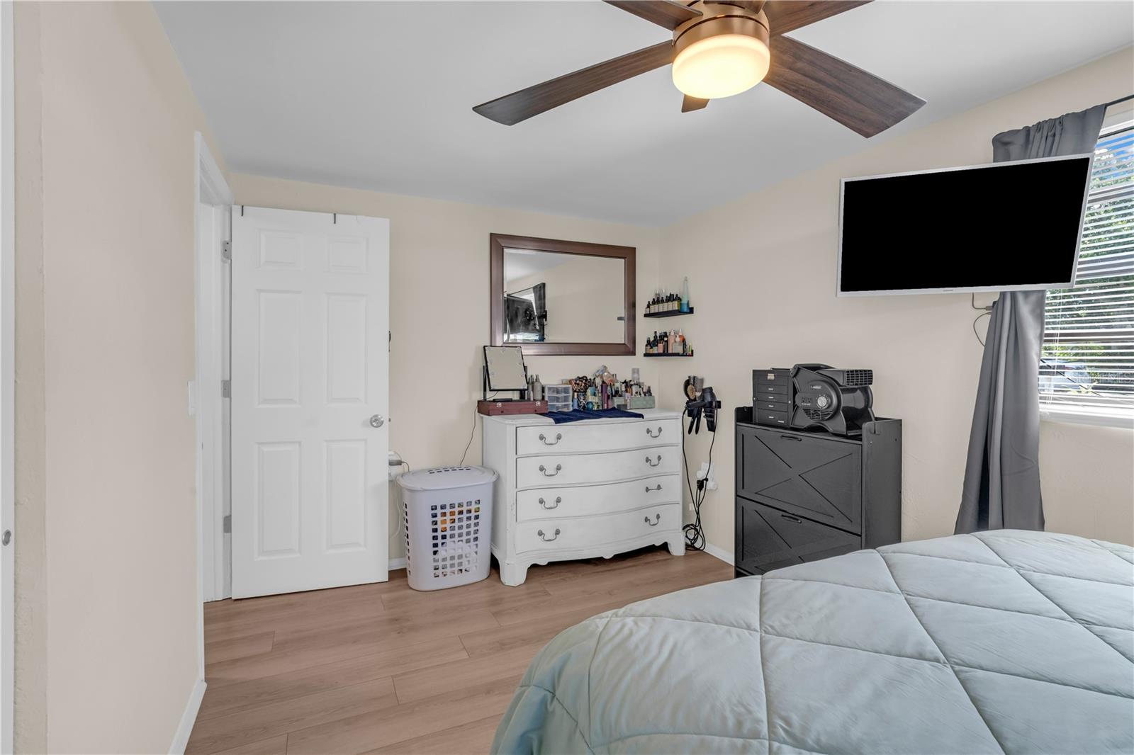 1400 JENNINGS DR — photo 14