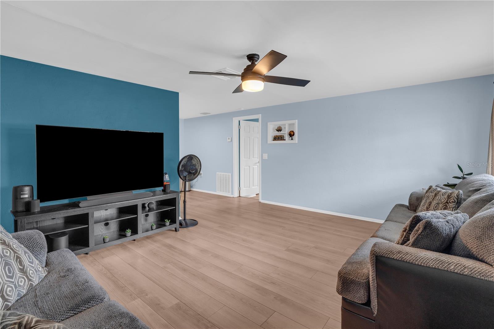 1400 JENNINGS DR — photo 12