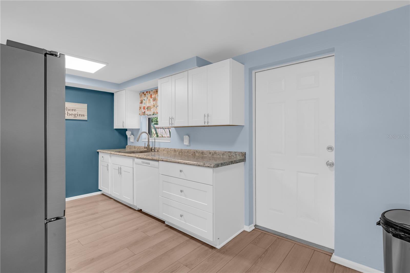 1400 JENNINGS DR — photo 7