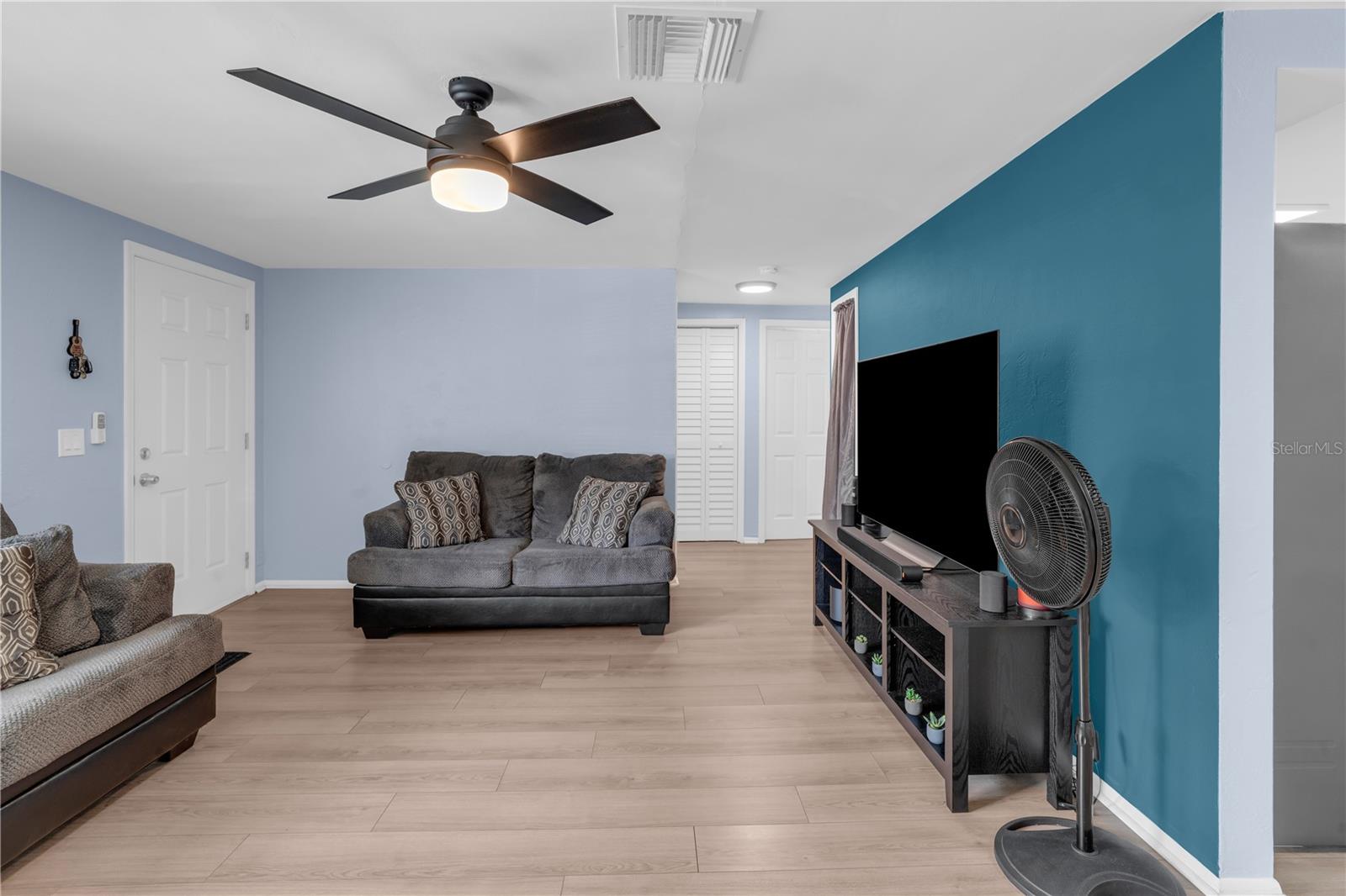 1400 JENNINGS DR — photo 3
