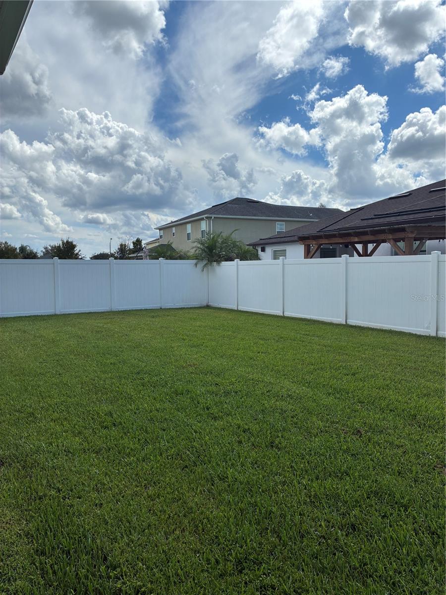 5401 SUNCATCHER DR — photo 38