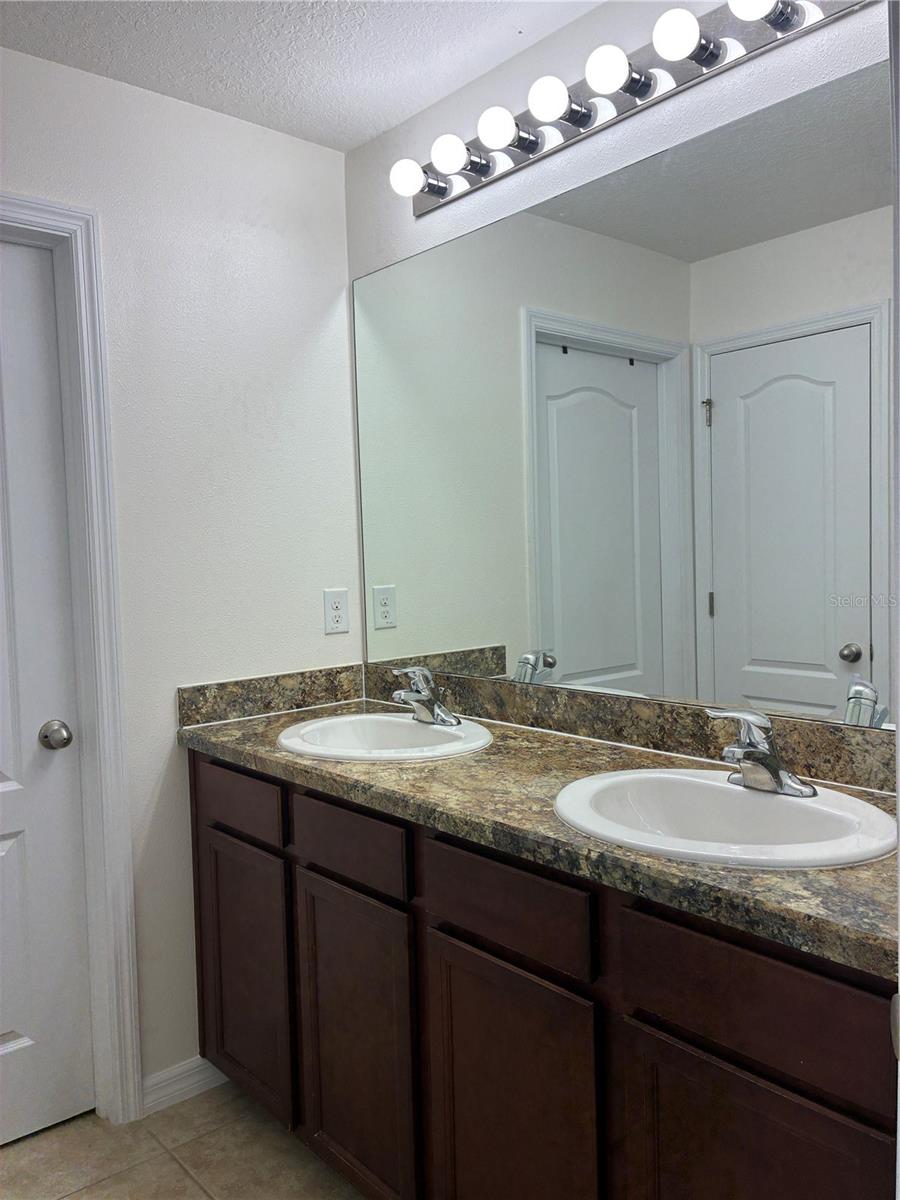 5401 SUNCATCHER DR — photo 23