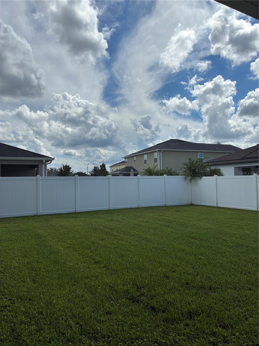 5401 SUNCATCHER DR — photo 37
