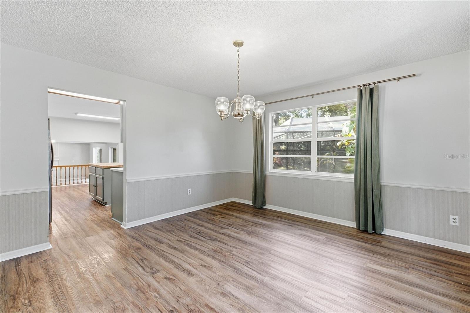 1304 TREETOP DR — photo 7