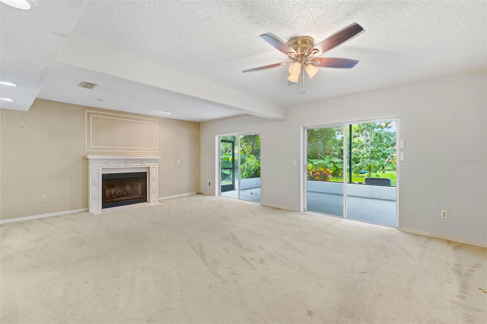 1304 TREETOP DR — photo 19