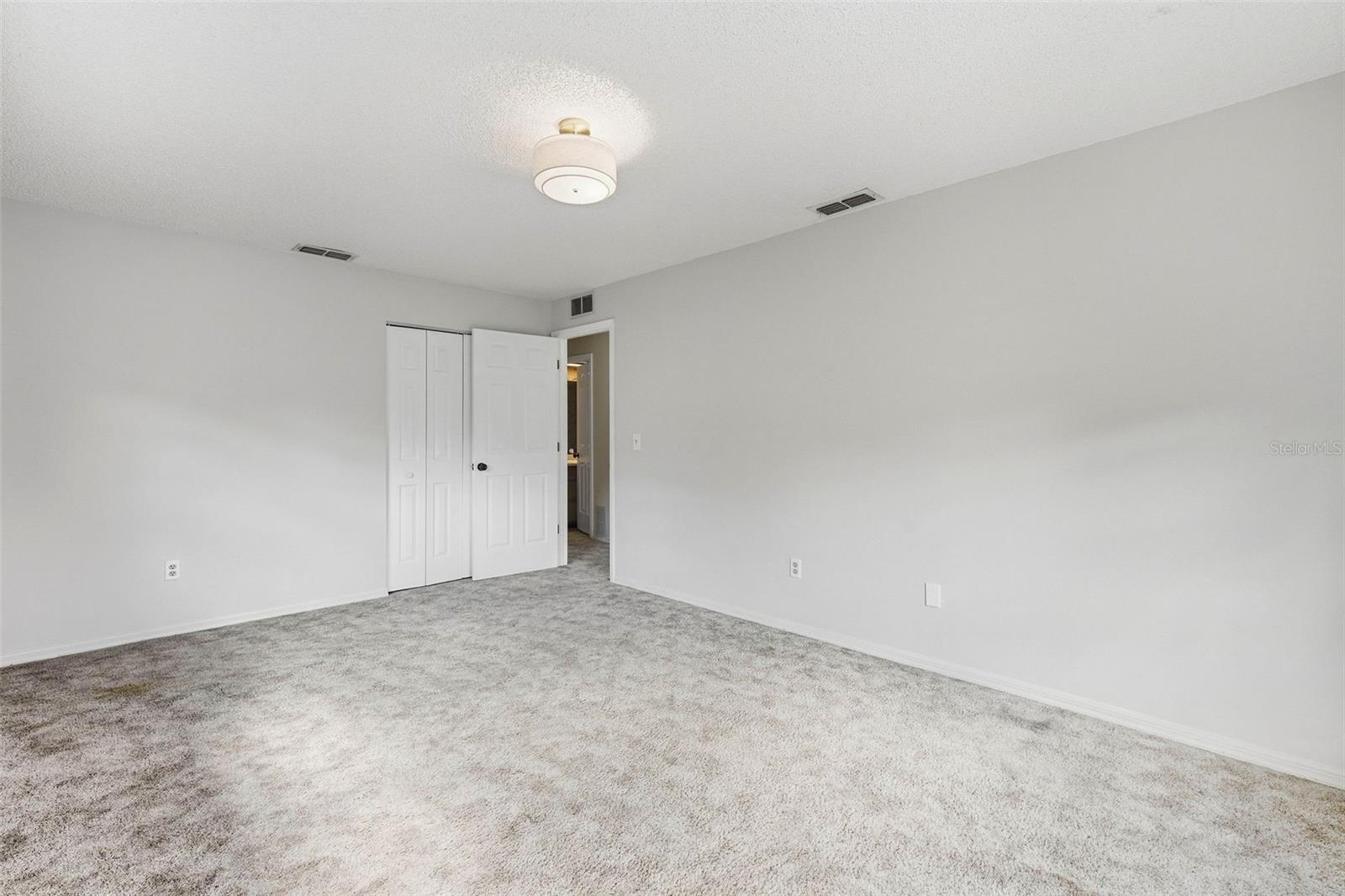 1304 TREETOP DR — photo 36