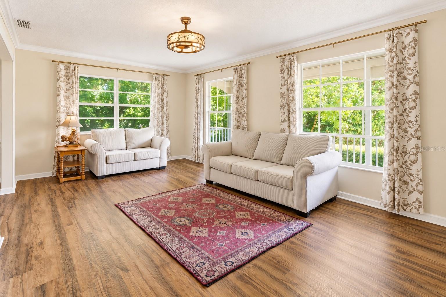 1304 TREETOP DR — photo 4