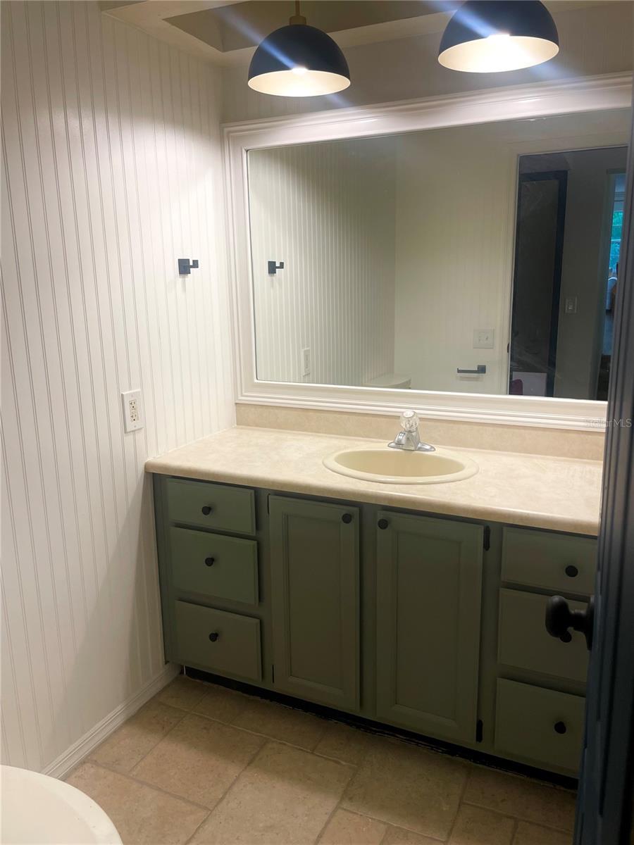 1304 TREETOP DR — photo 22