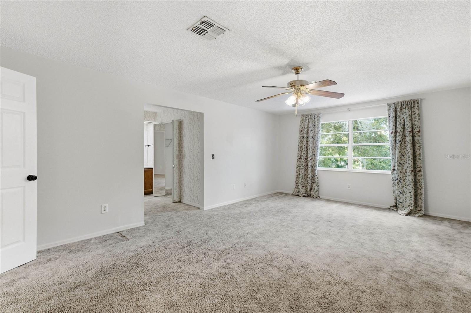 1304 TREETOP DR — photo 30