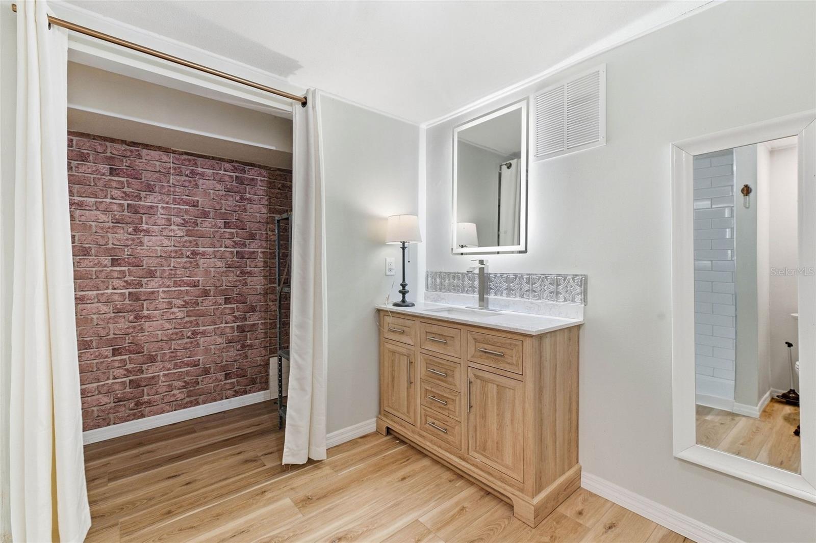 1304 TREETOP DR — photo 49
