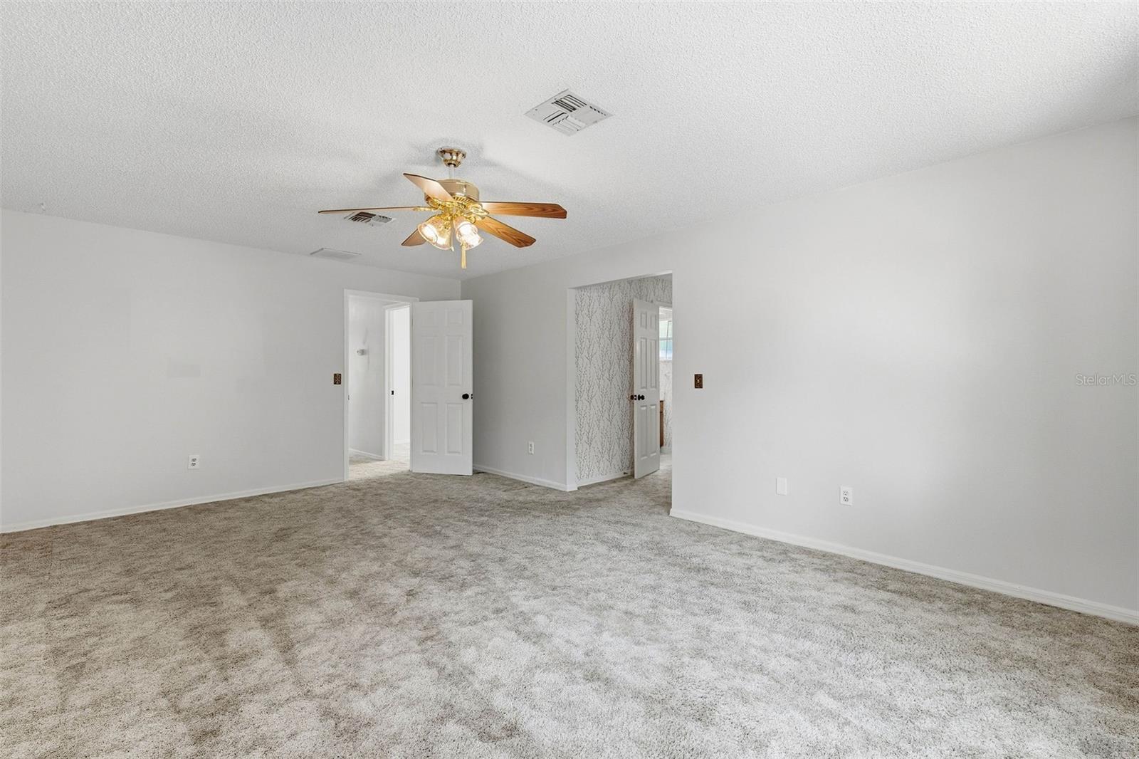 1304 TREETOP DR — photo 31
