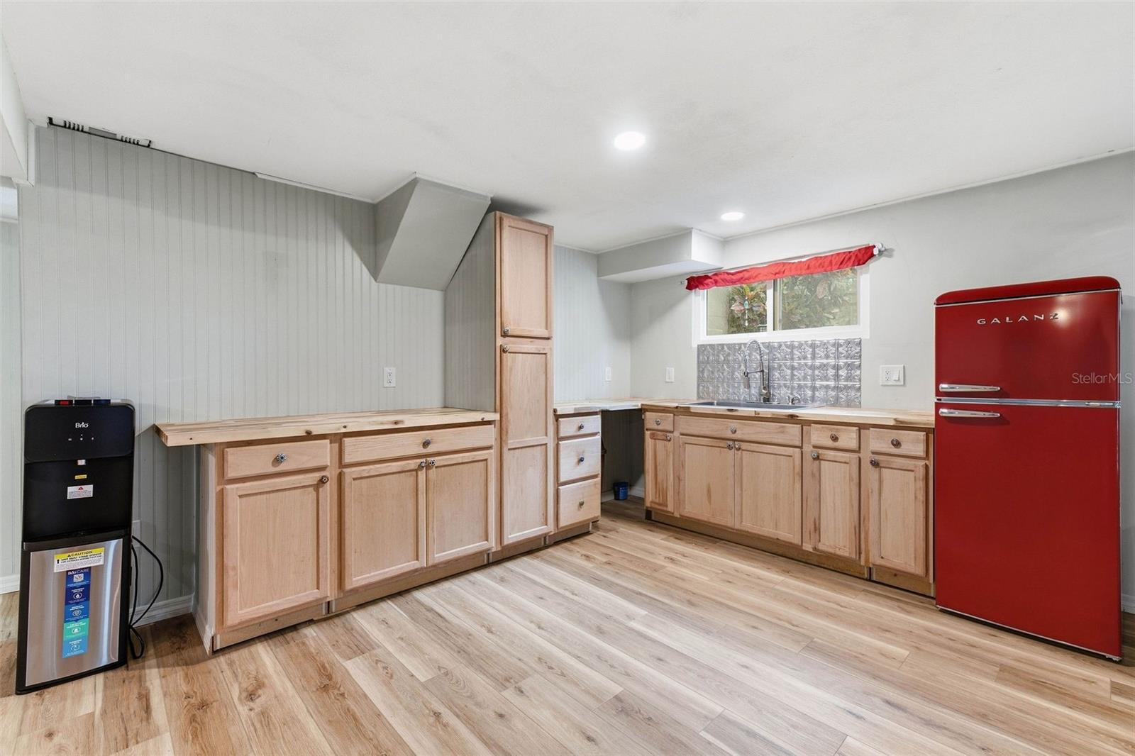 1304 TREETOP DR — photo 47