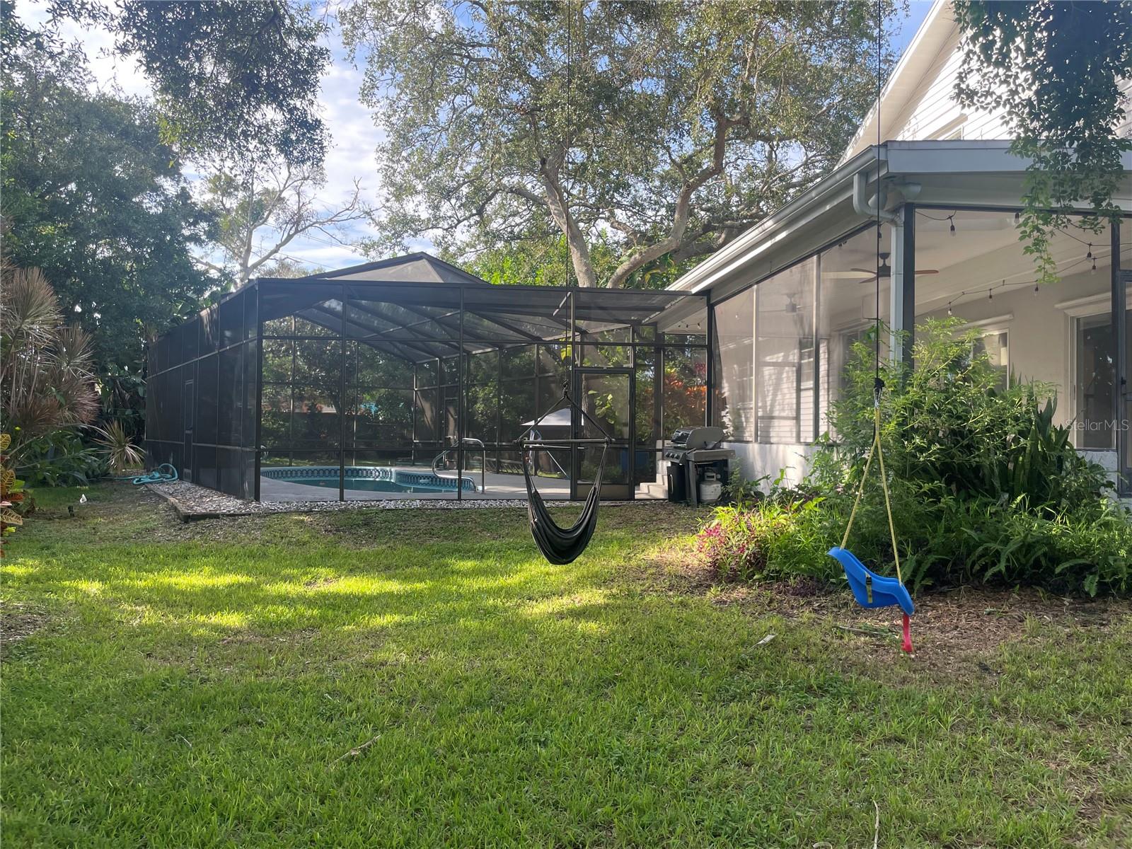 1304 TREETOP DR — photo 15