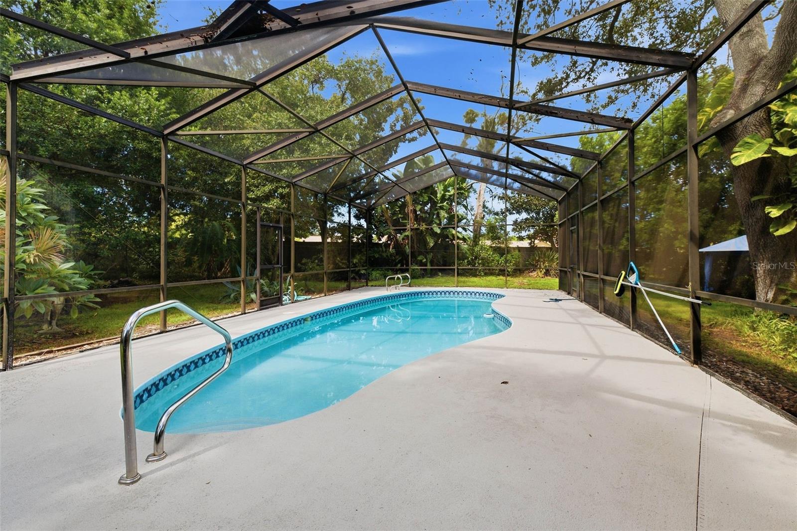 1304 TREETOP DR — photo 25
