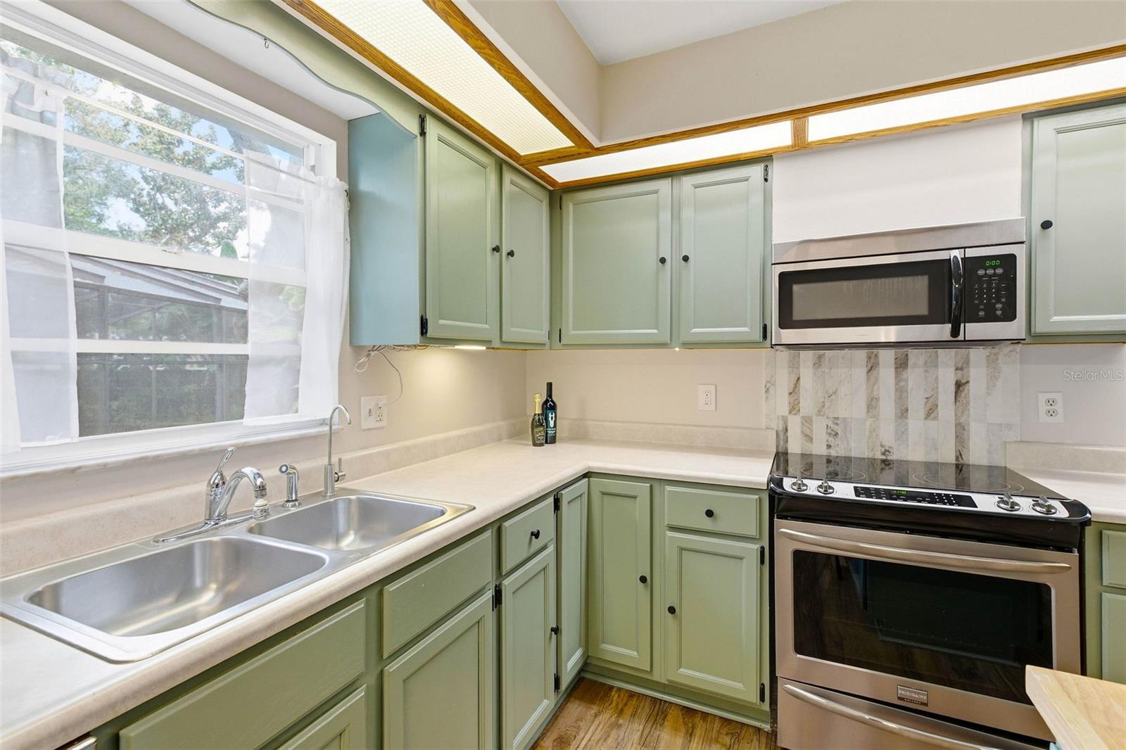 1304 TREETOP DR — photo 12