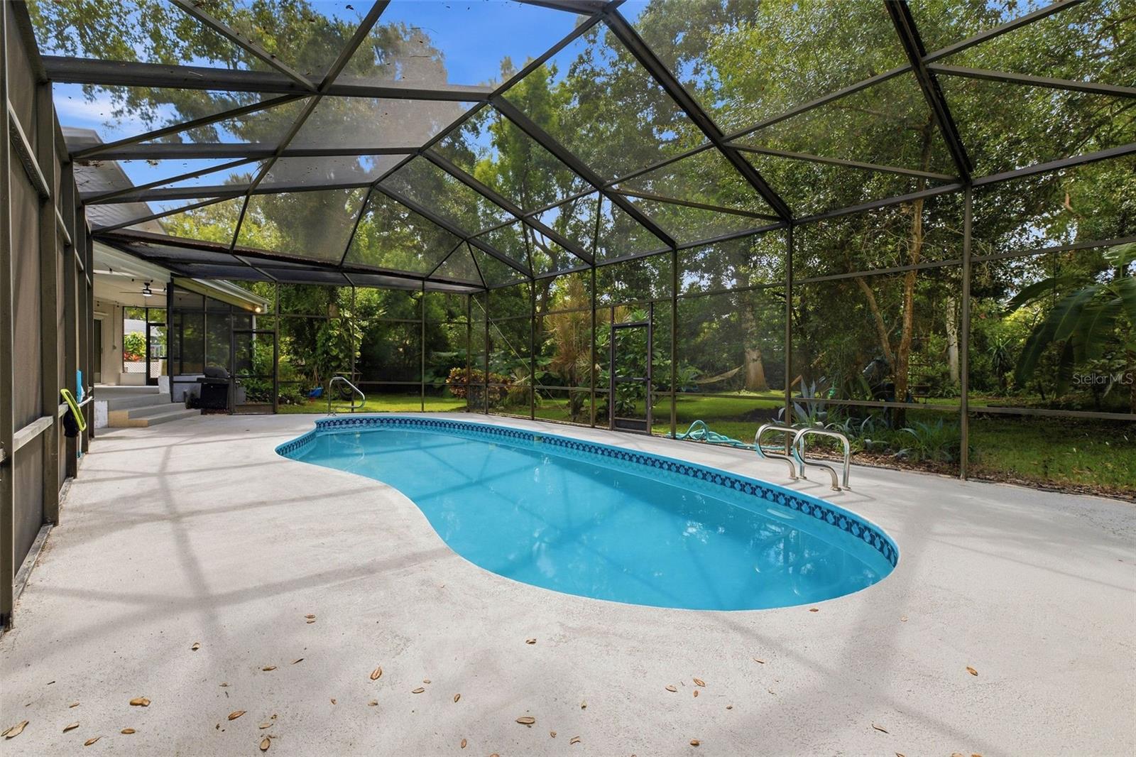 1304 TREETOP DR — photo 24