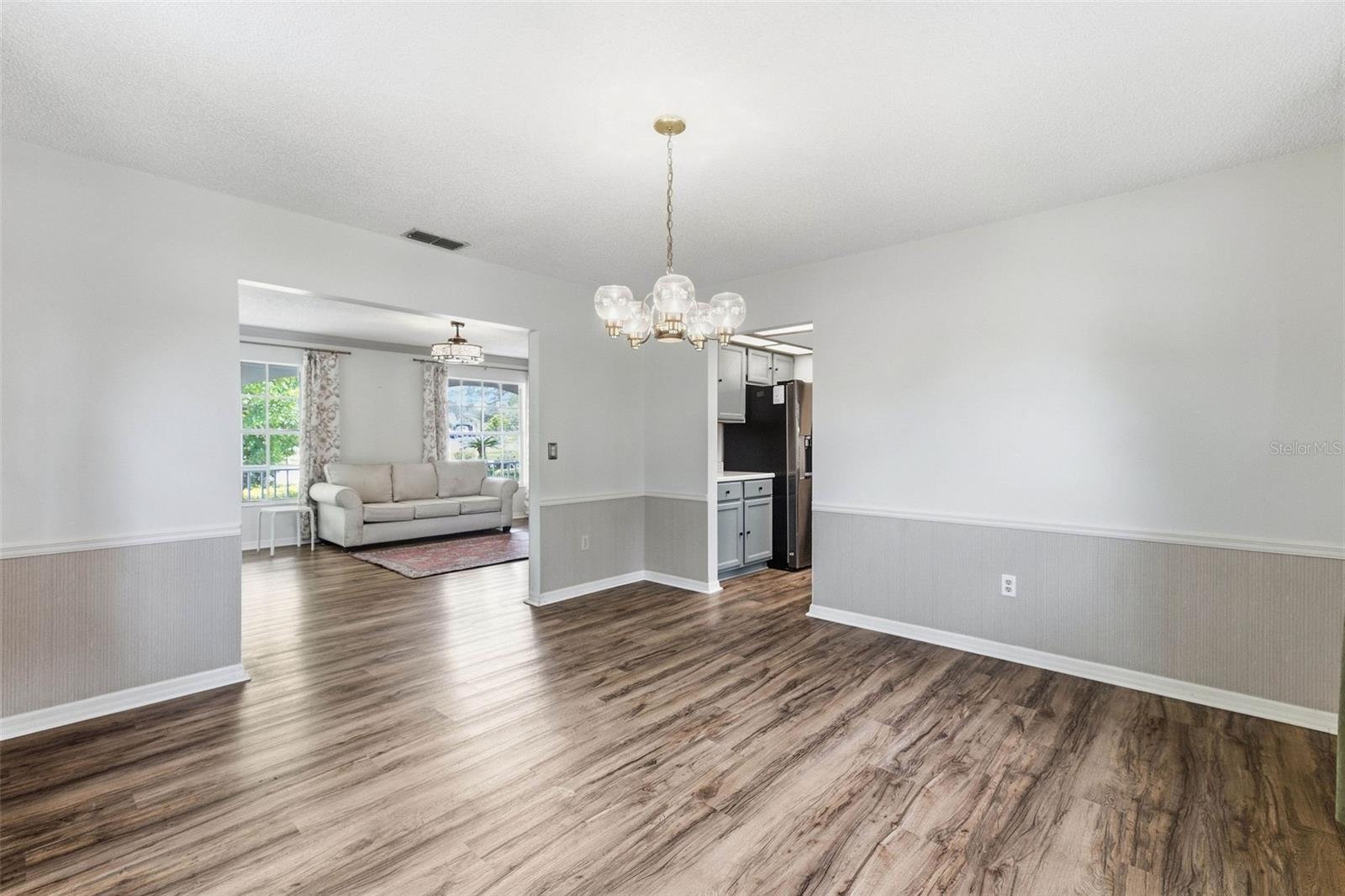 1304 TREETOP DR — photo 8