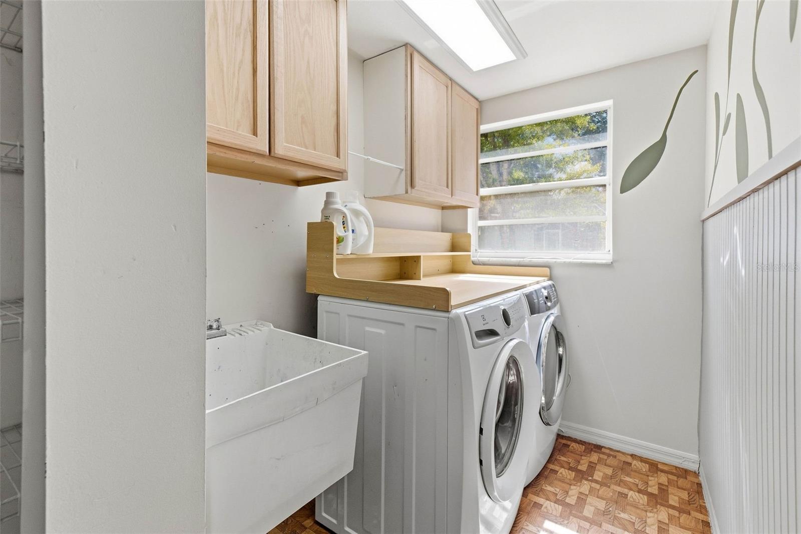 1304 TREETOP DR — photo 23