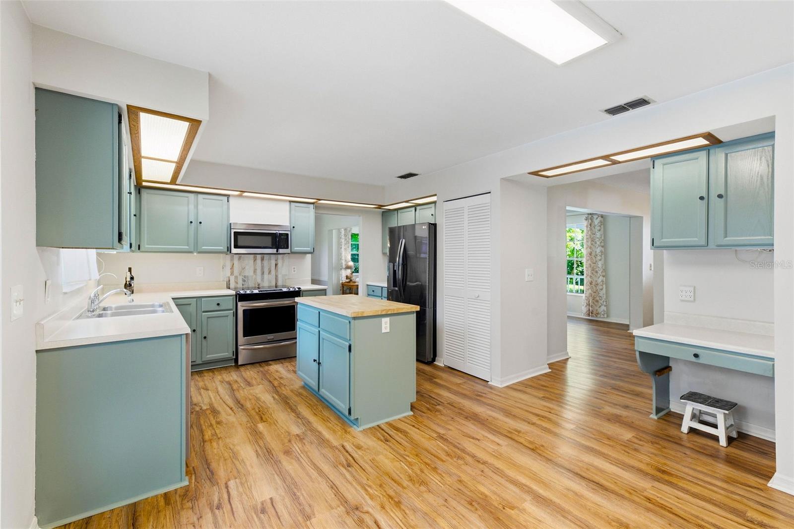 1304 TREETOP DR — photo 10
