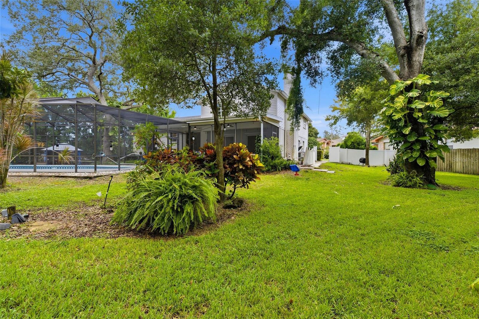 1304 TREETOP DR — photo 27