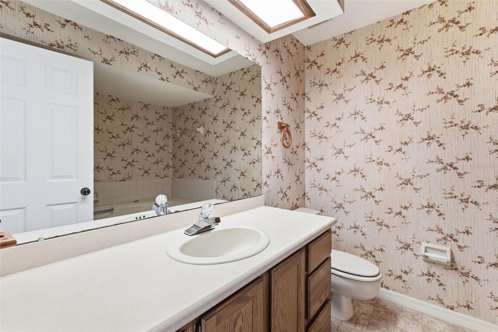 1304 TREETOP DR — photo 38