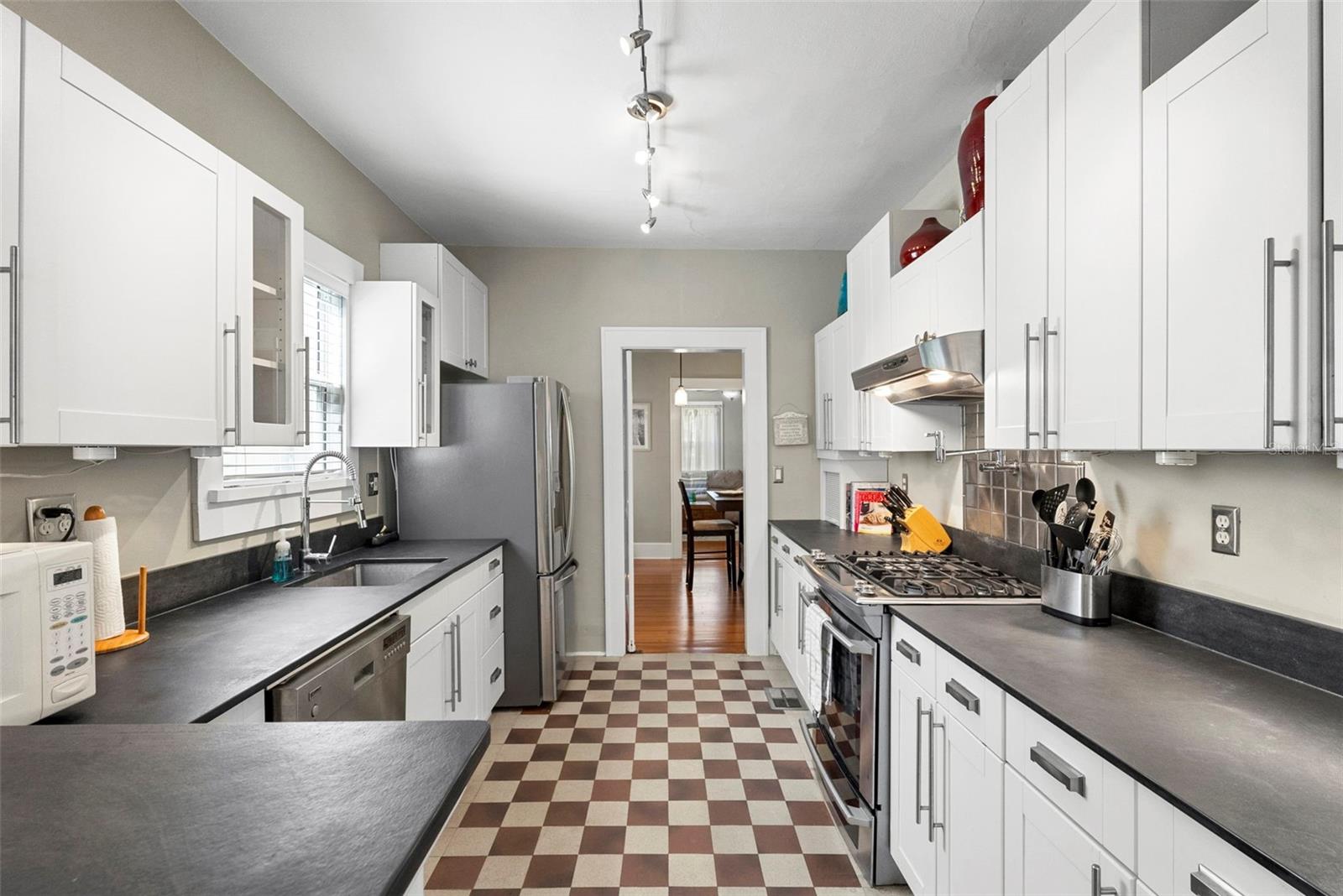2842 DARTMOUTH AVE N — photo 16