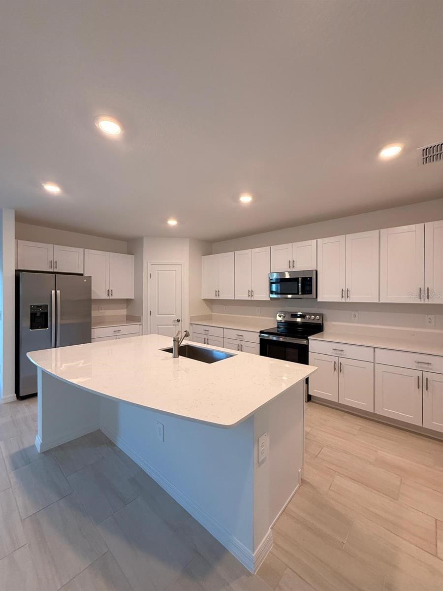17602 PLEASANTVIEW BLVD — photo 23