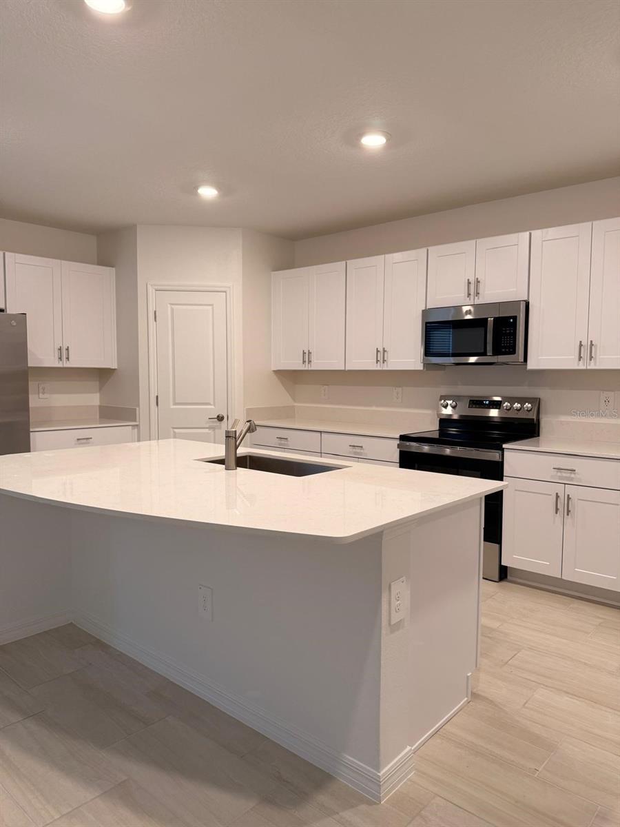 17602 PLEASANTVIEW BLVD — photo 25