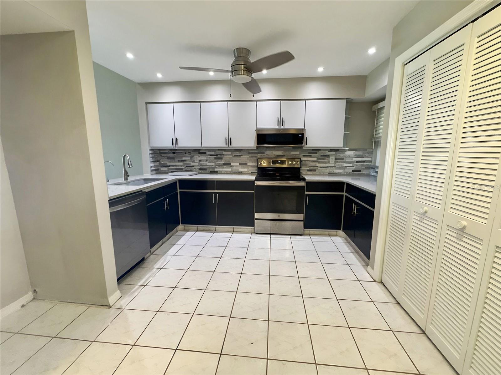 5537 SEA FOREST DR #304 — photo 18