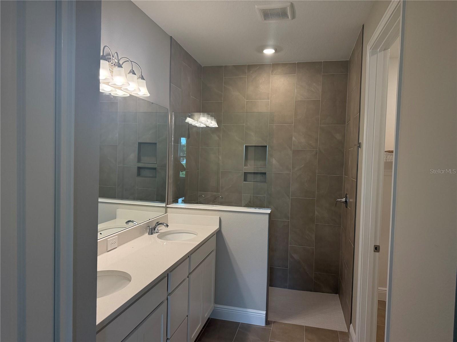 3704 NANDINA CIR — photo 5