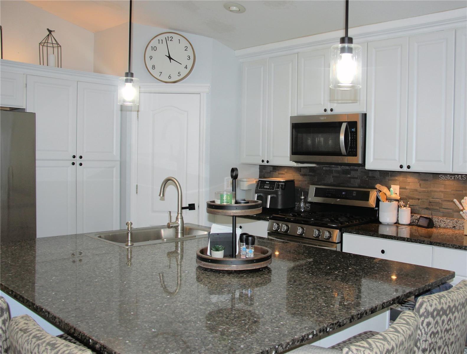 5825 MEADOWPARK PL — photo 3