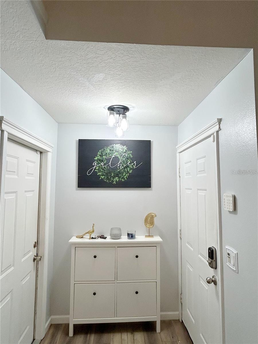 5825 MEADOWPARK PL — photo 9