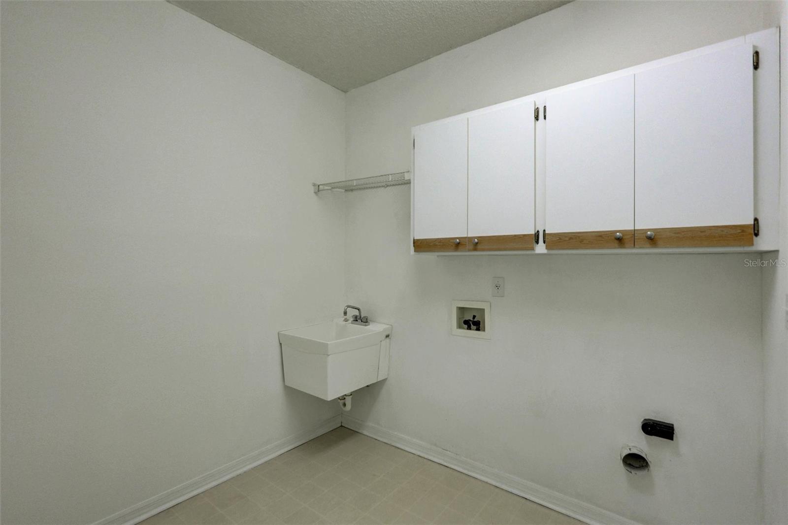 2620 NEWCOMB CT — photo 15