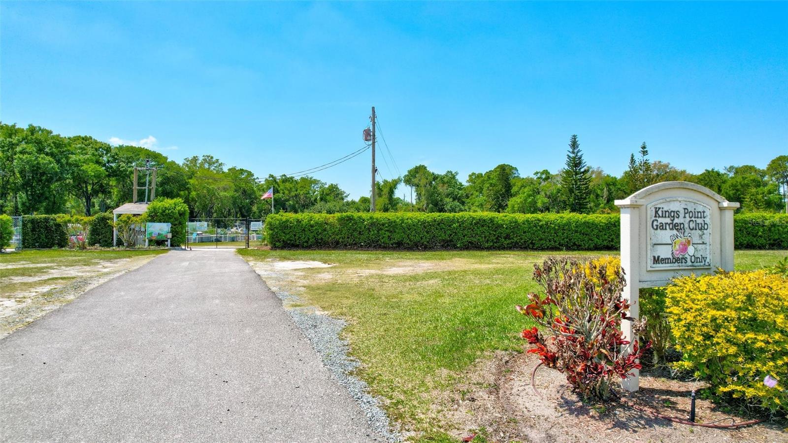 2620 NEWCOMB CT — photo 44