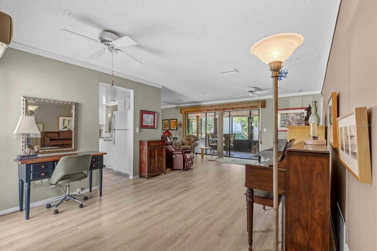1 WINDRUSH BAY DR — photo 6