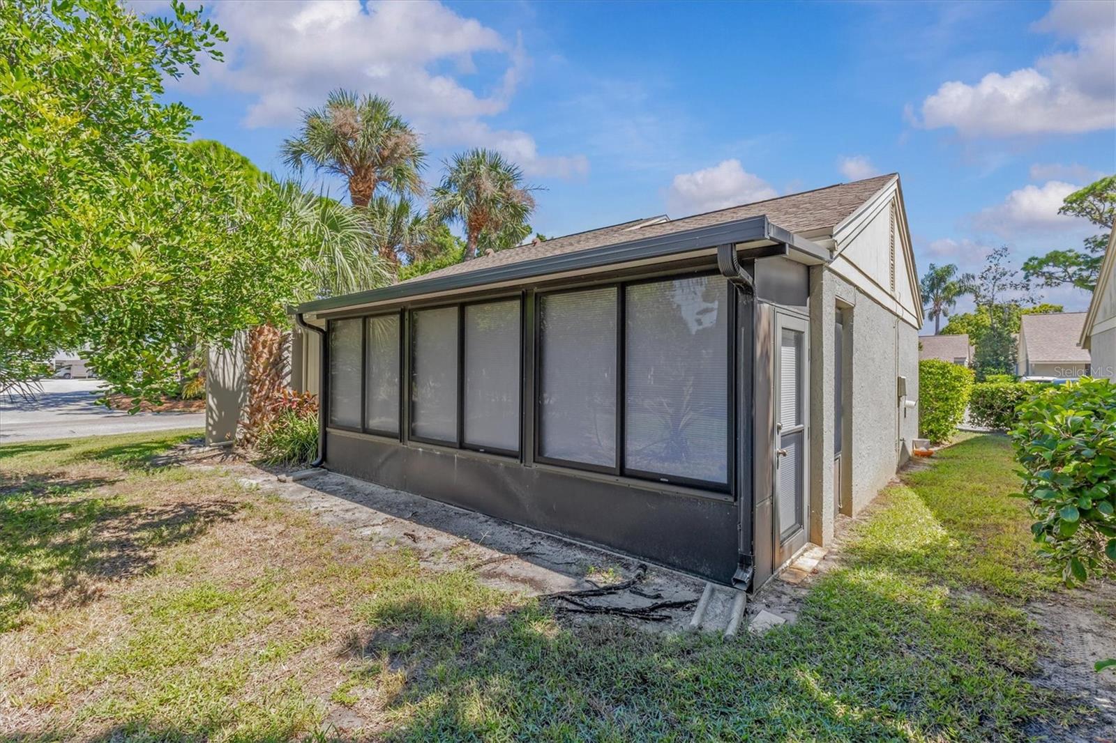 1 WINDRUSH BAY DR — photo 27