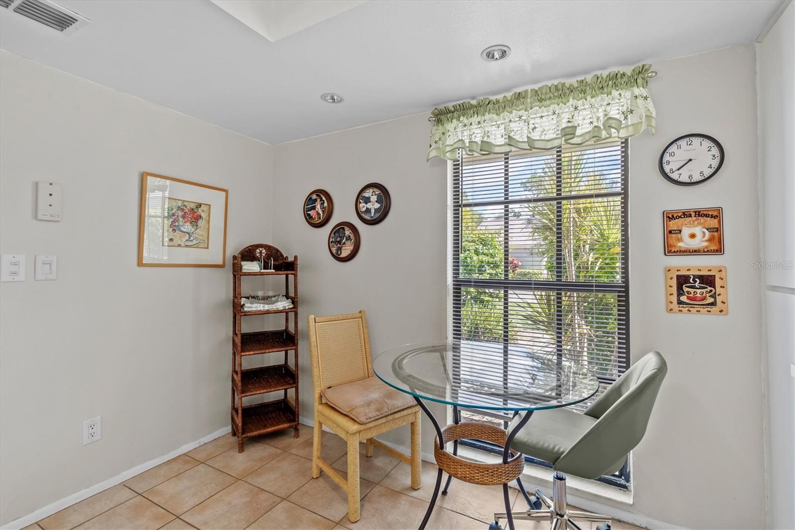1 WINDRUSH BAY DR — photo 11