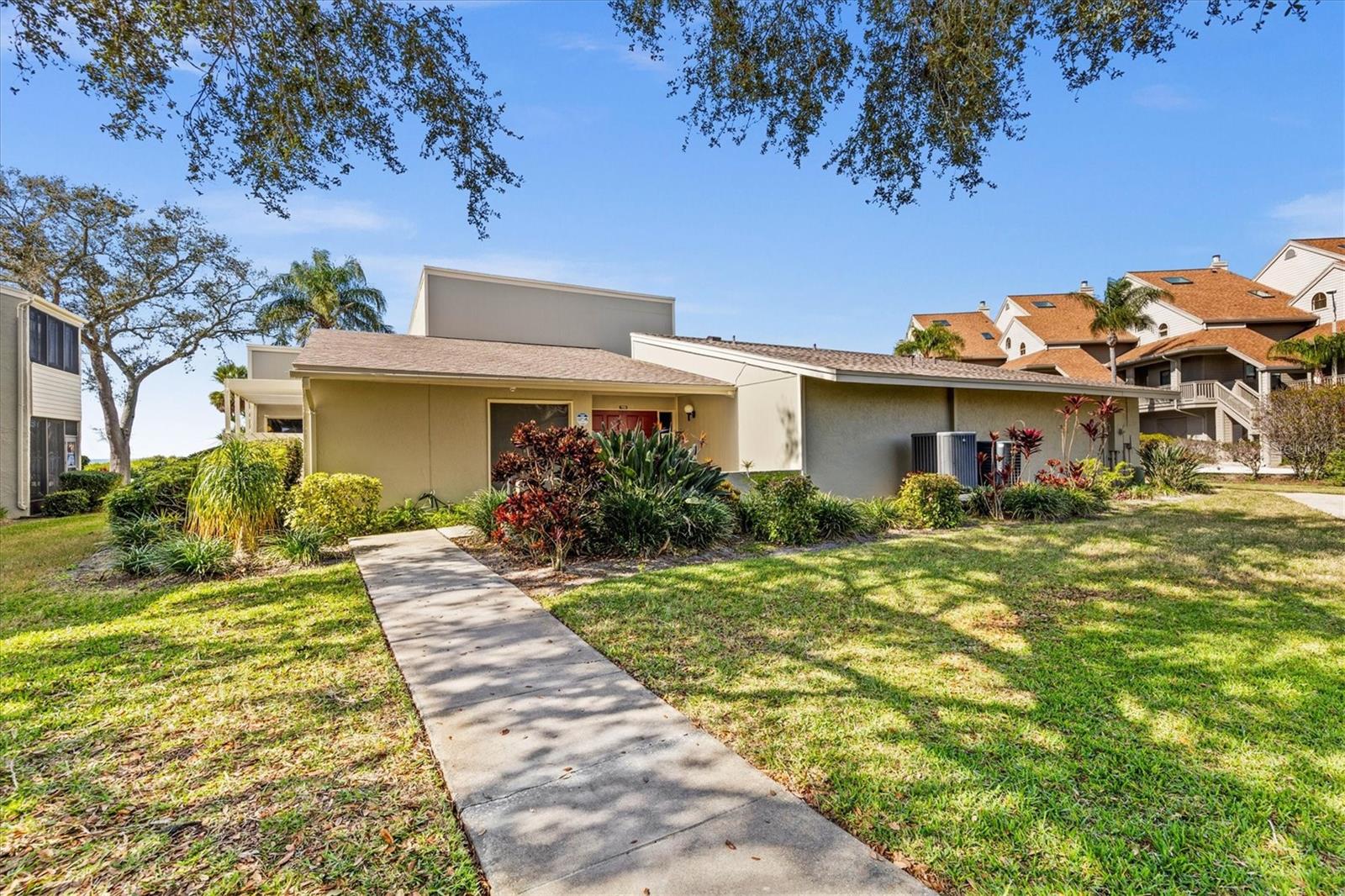 1 WINDRUSH BAY DR — photo 44