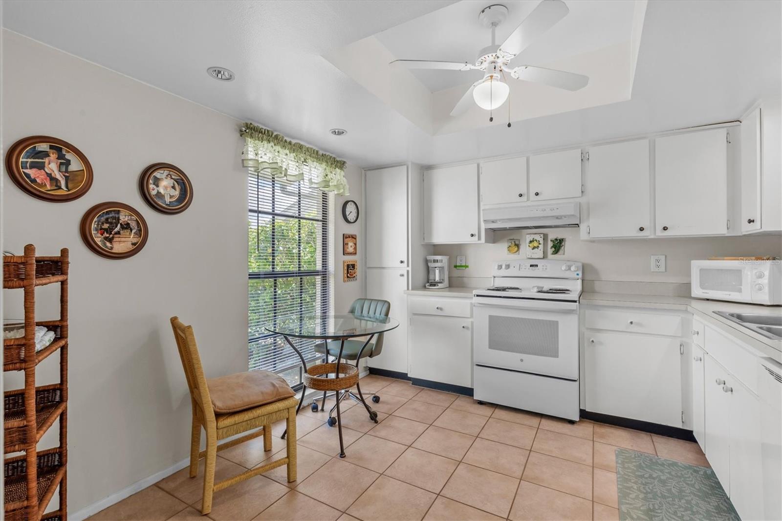 1 WINDRUSH BAY DR — photo 10