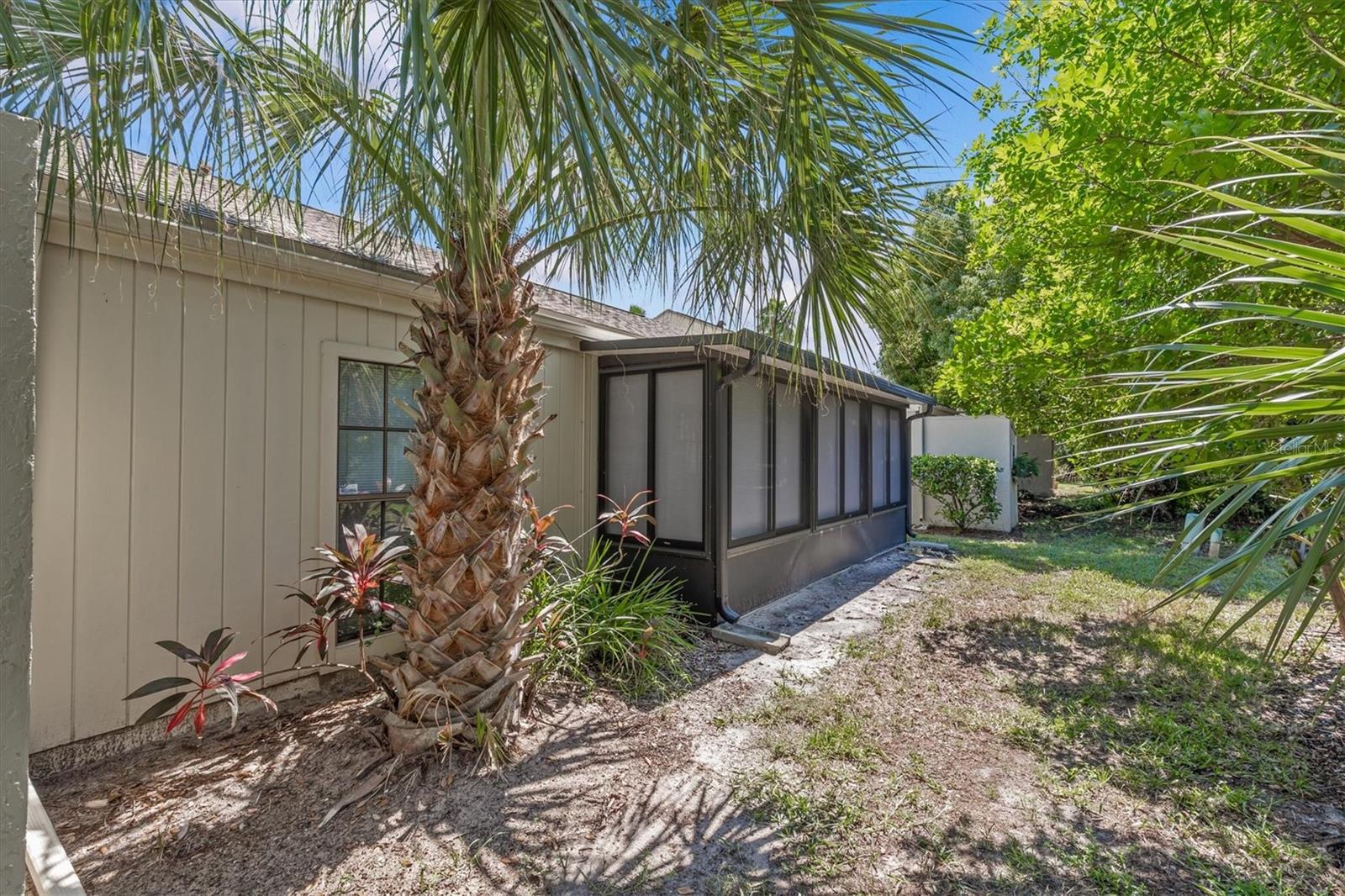 1 WINDRUSH BAY DR — photo 26