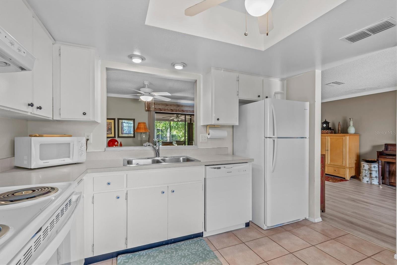 1 WINDRUSH BAY DR — photo 13