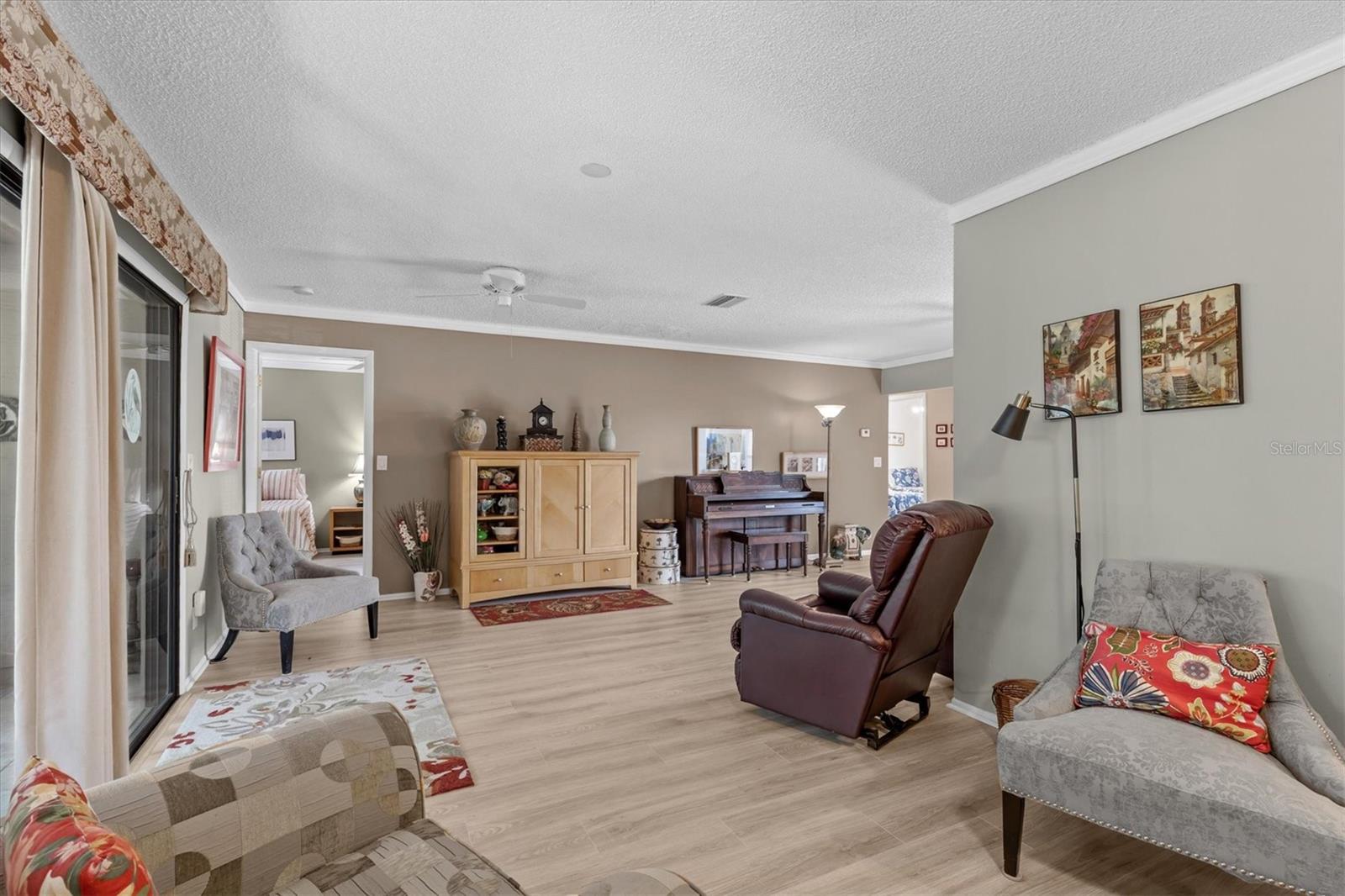 1 WINDRUSH BAY DR — photo 9