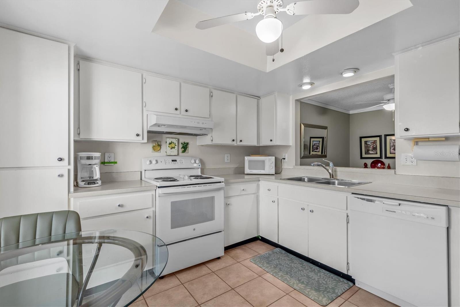 1 WINDRUSH BAY DR — photo 12