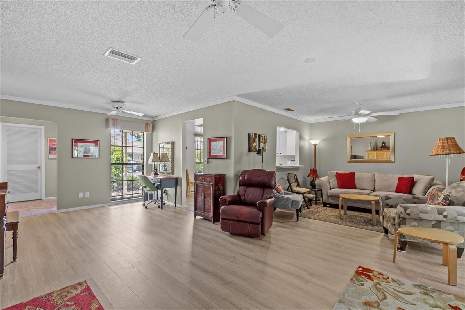1 WINDRUSH BAY DR — photo 7