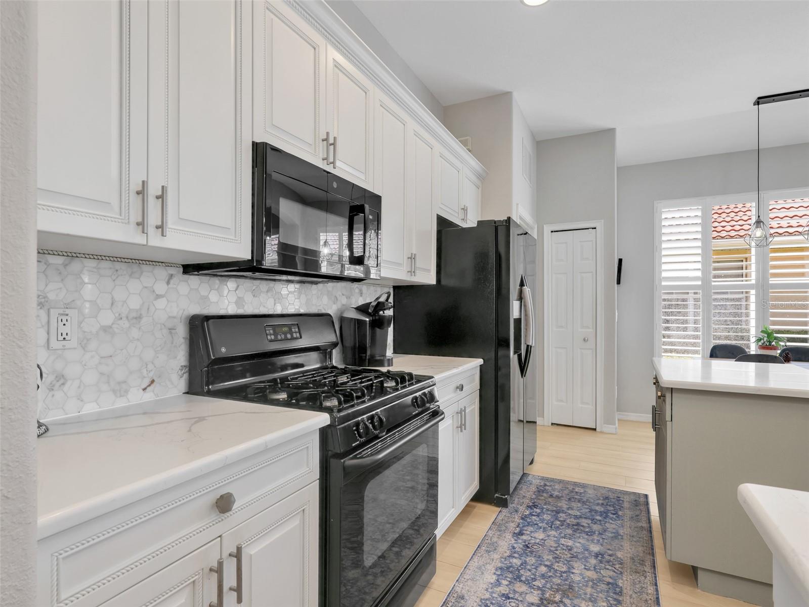 194 TREVISO CT — photo 12