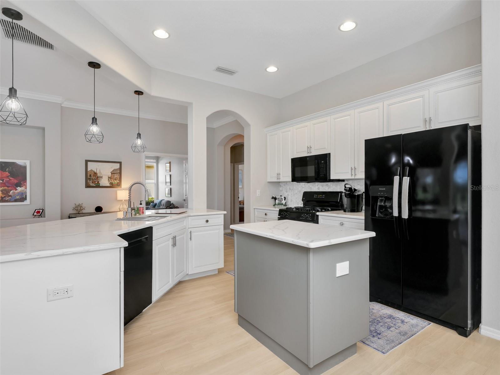 194 TREVISO CT — photo 13