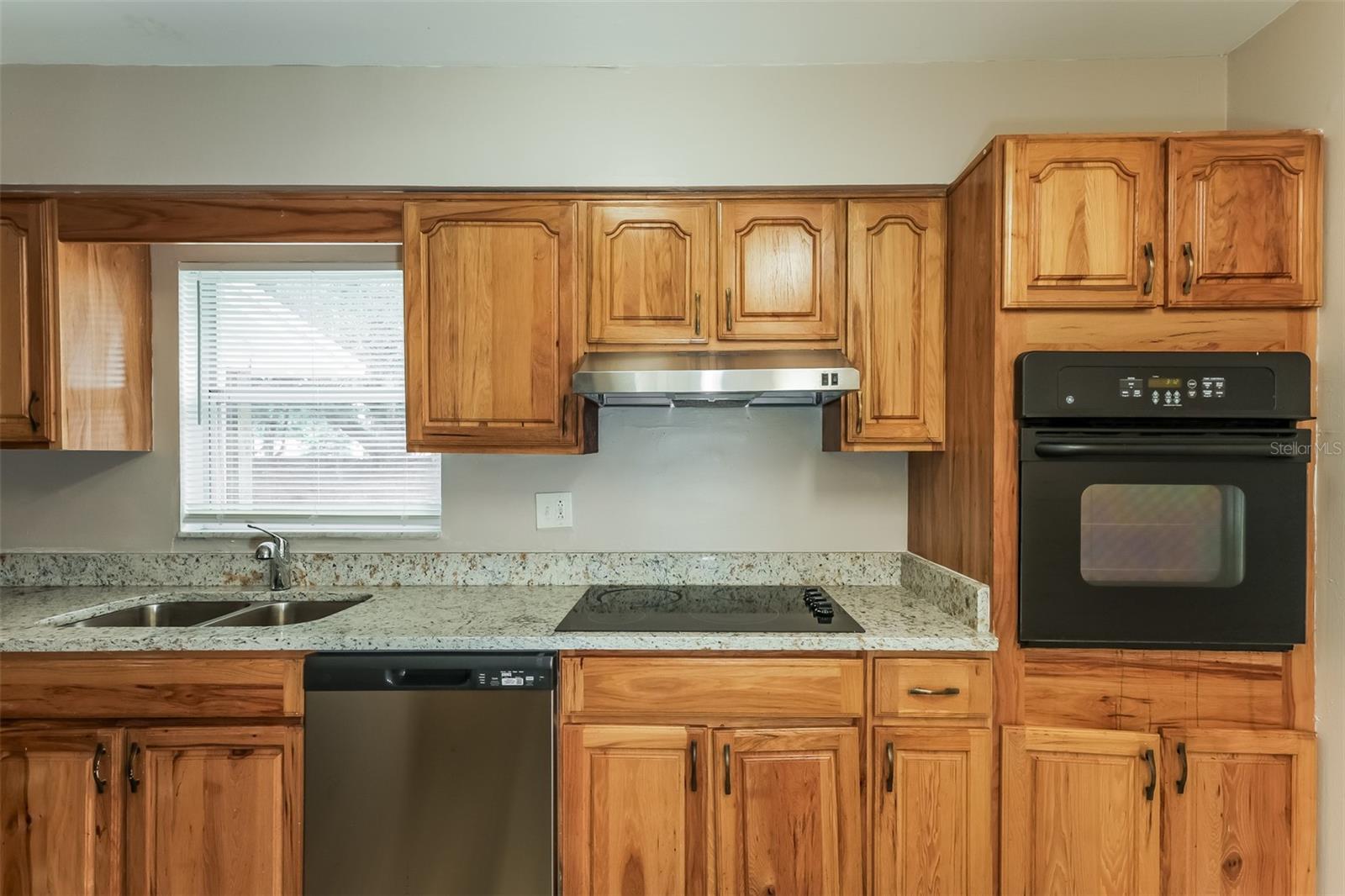 7602 PINE HILL DR — photo 9