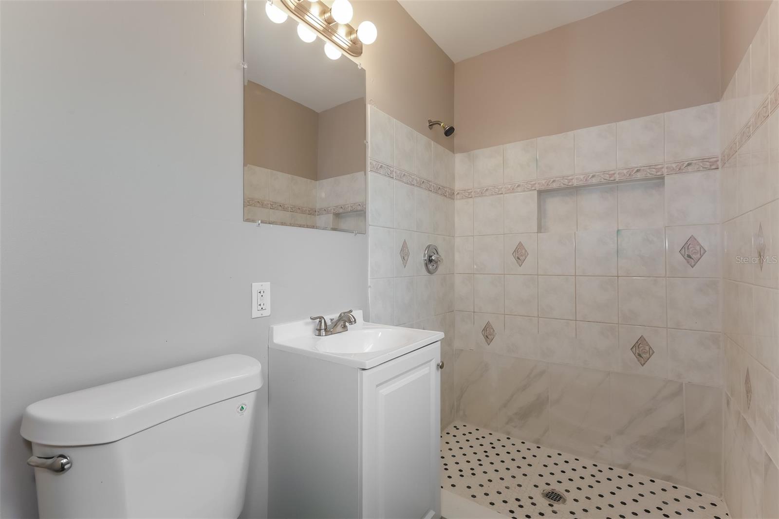 7602 PINE HILL DR — photo 11