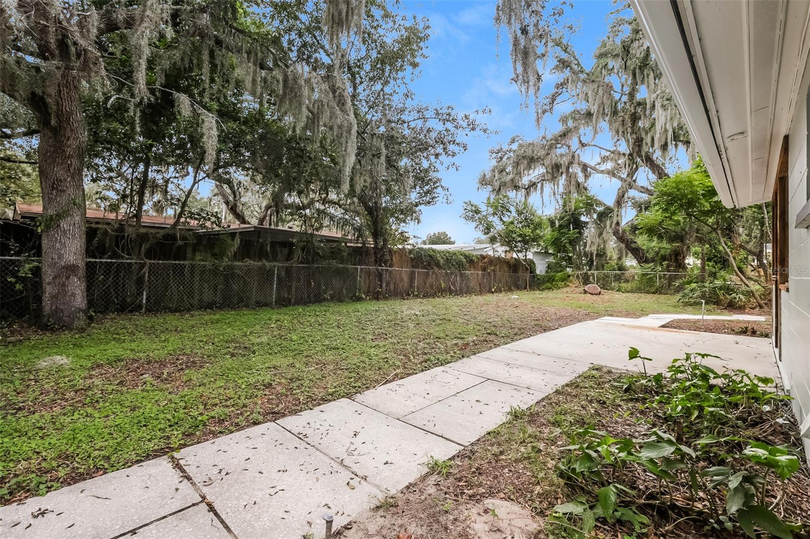7602 PINE HILL DR — photo 16